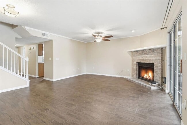 Building Photo - 2201 Coach House Blvd