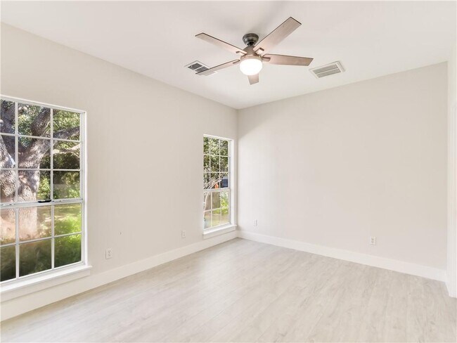 Building Photo - 207 Tellus St