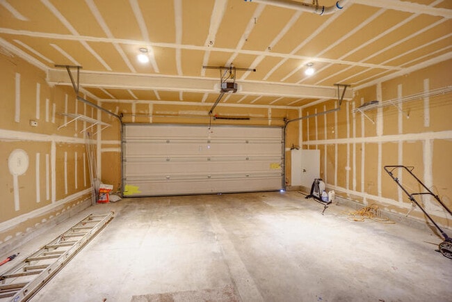 Building Photo - BEAUTIFUL FOUR BEDROOM LOCATED IN THE SHERWOOD SUB DIVISION