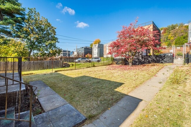 Building Photo - Stunning 2 bedroom home in North Side available Feb 1!