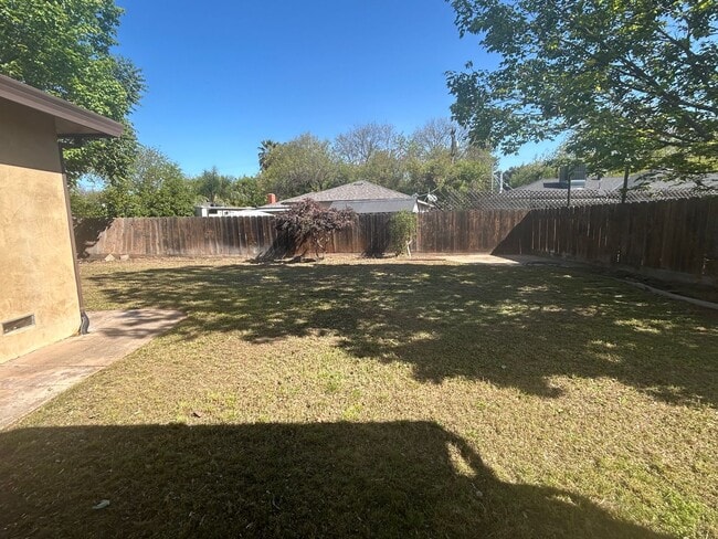 Building Photo - 1329 Schulenberg Ave