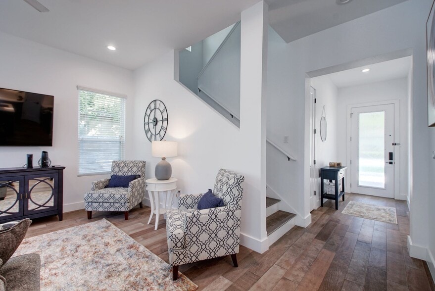 Heading upstairs - 413 W Odell St