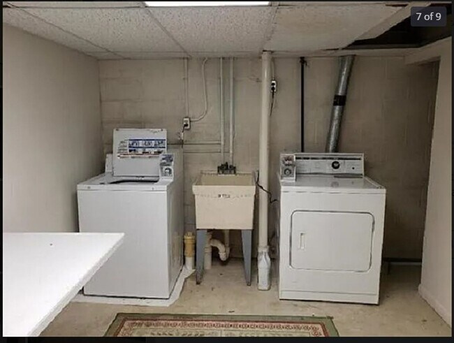 Building Photo - 1301 Springfield Dr