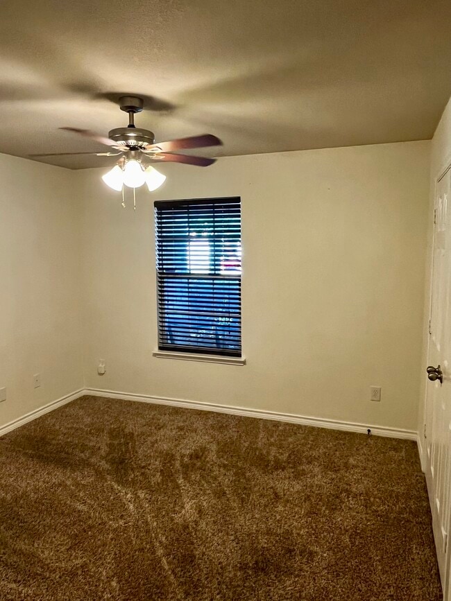 Building Photo - 1600 Knight Trail