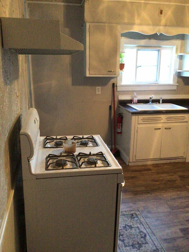 Building Photo - 520-522 Woodvale Ave