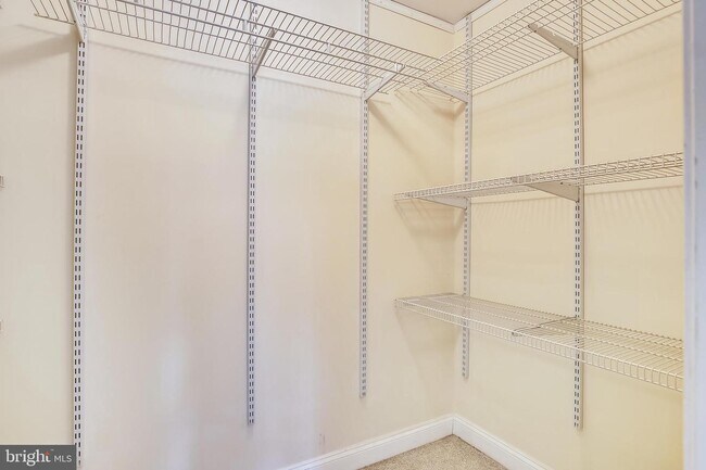 Building Photo - 1952 Kennedy Dr