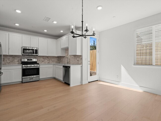 Building Photo - Desirable South Reno neighborhood of the Courtyards at Arrowcreek.