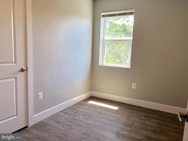 Building Photo - 447 Orange St SE