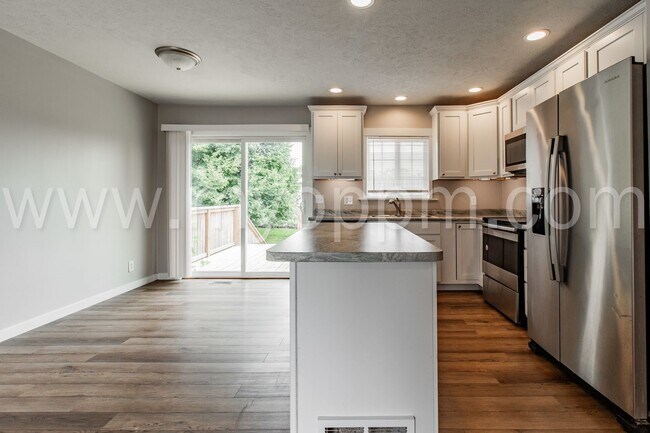 Building Photo - Beautifully Remodeled 3 Bedroom / 1.5 Bath Home | Millard