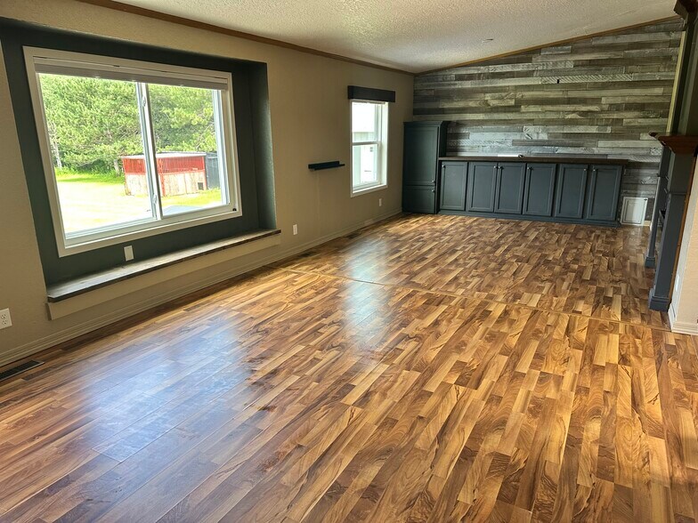 Living/dining room - 7166 Sundew Rd