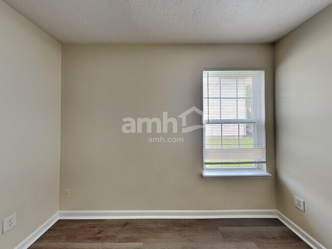 Building Photo - 18 Spring Lake Dr