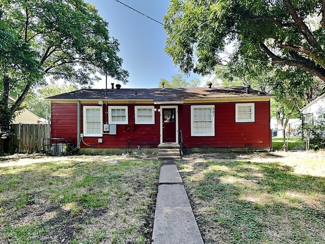 Building Photo - Great 3/2 Garland Home!