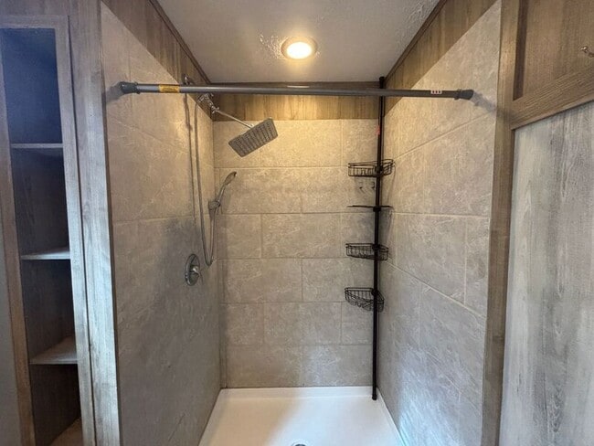 Building Photo - 8907 Deerwood Dr