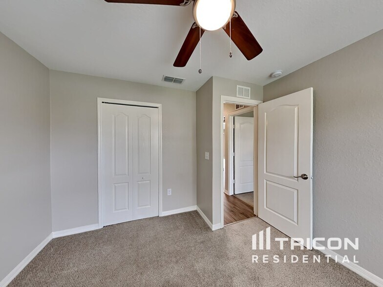 Building Photo - 113 Solis Dr