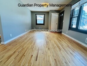 Building Photo - Richfield Single Family Home, Fenced Yard, 2 Car Garage, Dishwasher