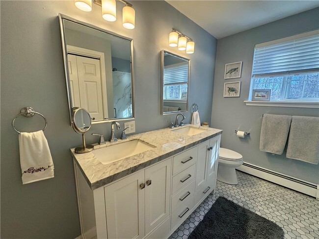 Building Photo - 10 Parsley Ln