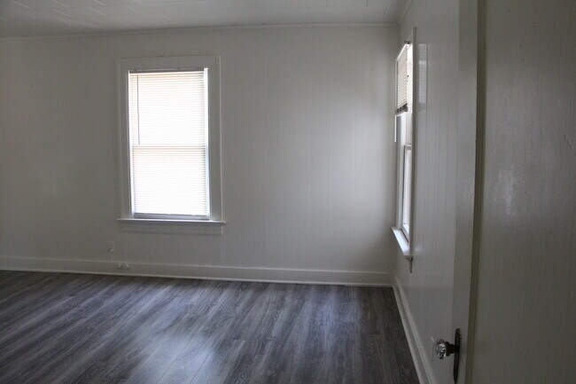 Building Photo - 2370 Harrison Ave