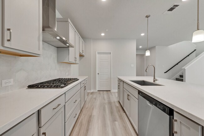 Building Photo - 3404 Riverlawn Dr