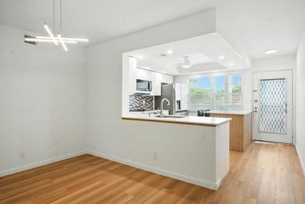 Building Photo - 2004 Granada Dr