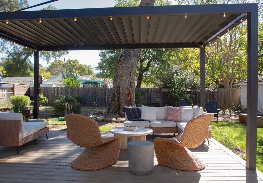 Building Photo - 170 N Arnaz St