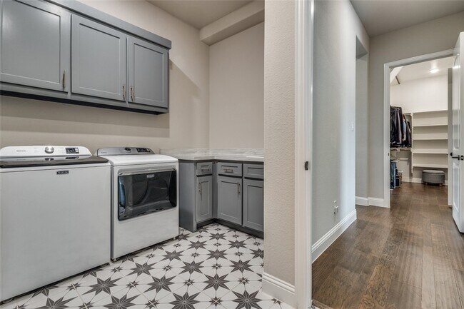 Building Photo - 11112 Lacey Oak Ridge