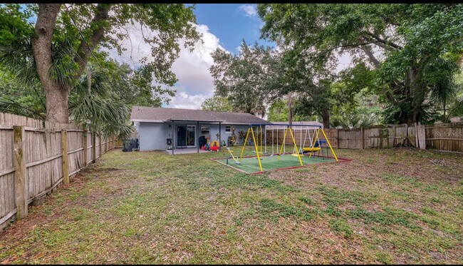 Building Photo - 2122 Lake Blvd