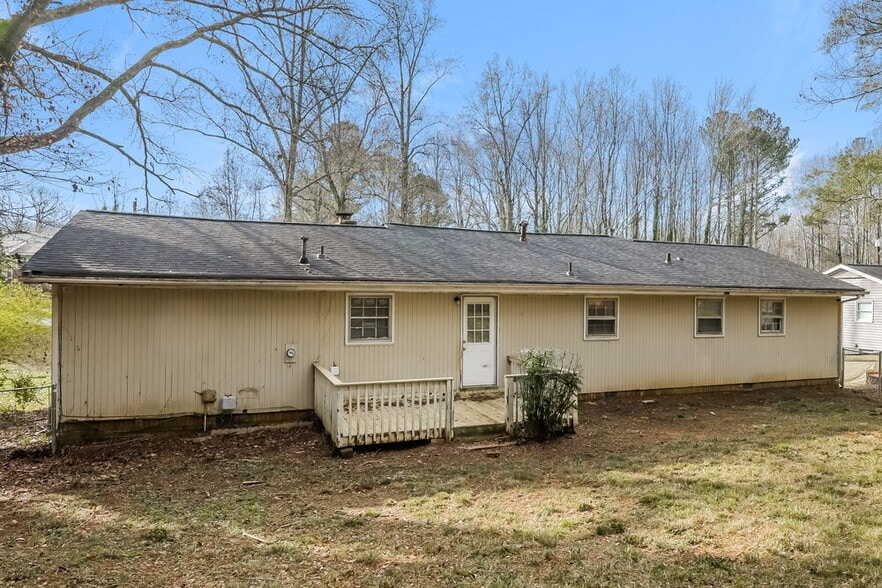 Building Photo - 6490 Executive Dr