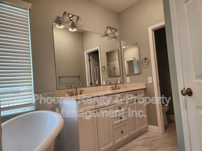 Building Photo - 4125 Portofino Dr