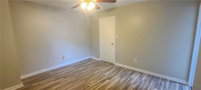 Building Photo - 2120 Fairways Ct