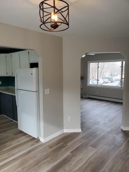 Building Photo - 625 E 22nd Ave