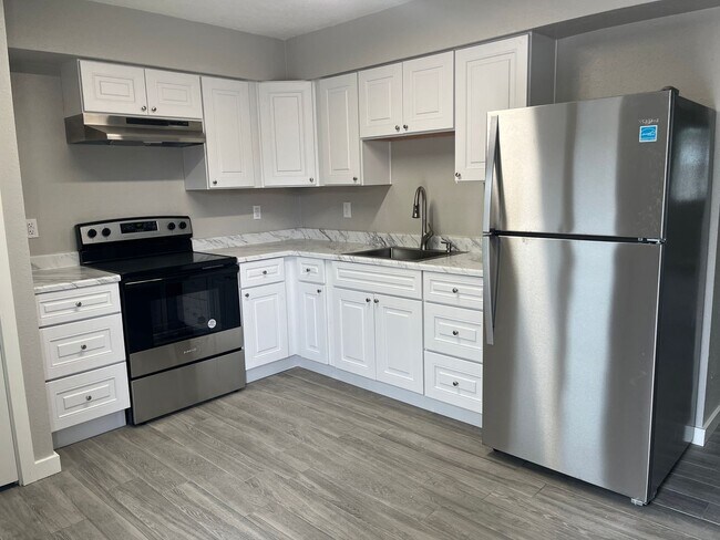 Building Photo - 2912 E Roeser Rd