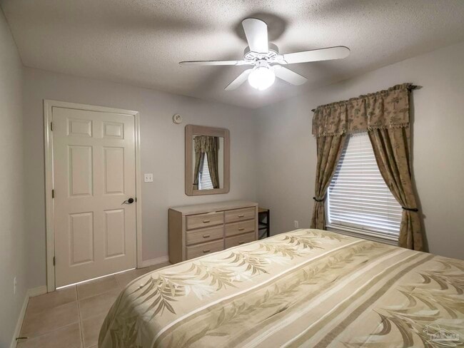 Building Photo - 13500 Sandy Key Dr