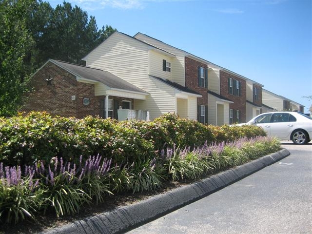 Building Photo - Meredith Square Townhomes