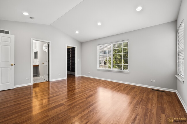 Building Photo - 600 Creekside Cir