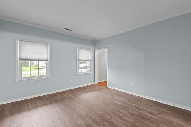 Building Photo - Your Dream Home Awaits!