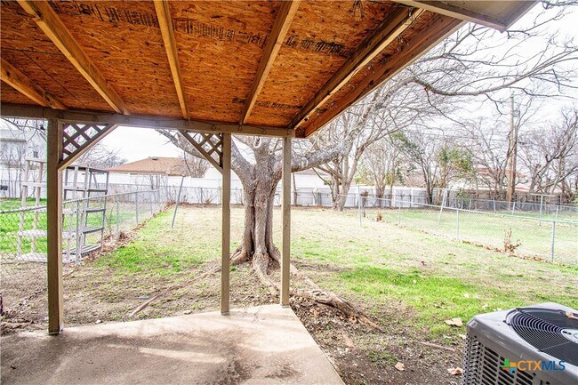 Building Photo - 1513 Janis Dr