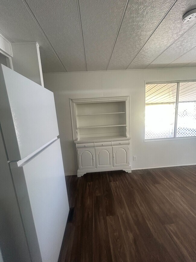 Building Photo - 3601 E Wyoming Ave