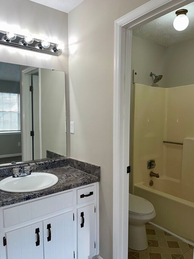 Building Photo - 5882 Sheldon Ct