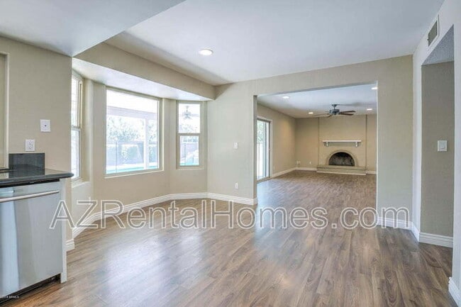 Building Photo - 1033 W Madero Ave