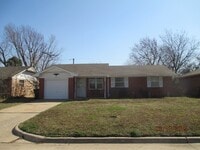 Building Photo - 212 S Bell Dr