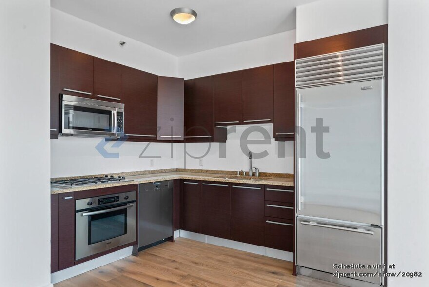 Building Photo - 425 1st St