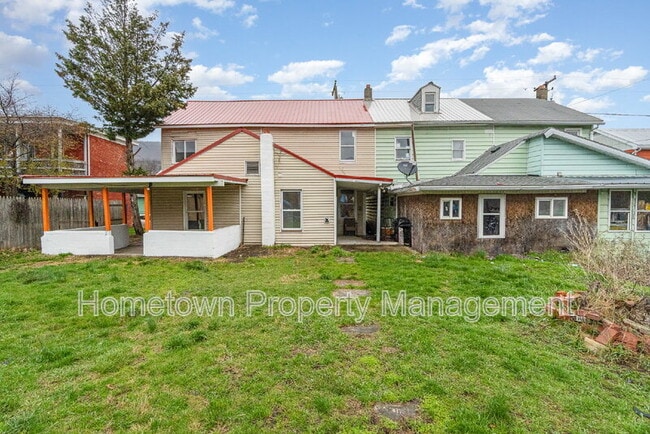 Building Photo - 608 North St