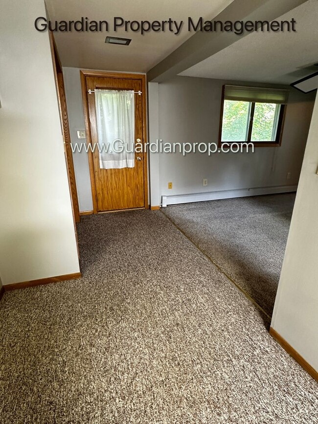 Building Photo - Orono Single Family Home, Large Garage, Sp...