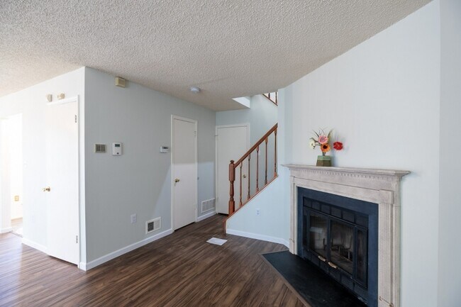 Building Photo - 361 Hadleigh Ln