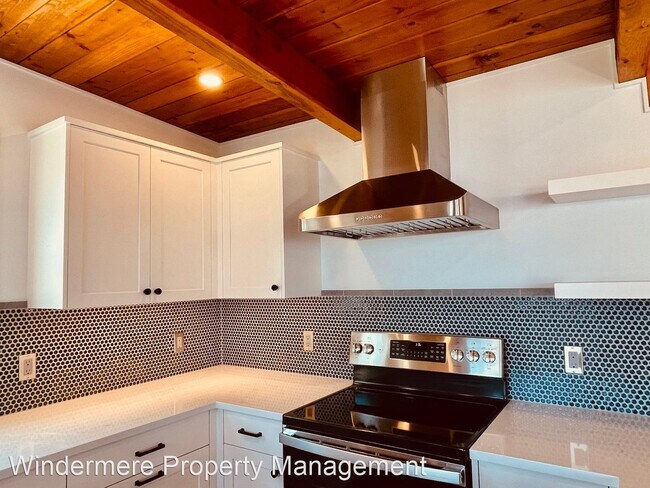 Building Photo - 2 br, 2.5 bath House - 7732 NE Yeomalt Pt ...