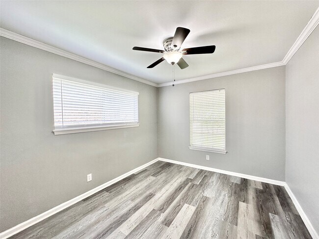 Building Photo - 5818 Birchmont Dr