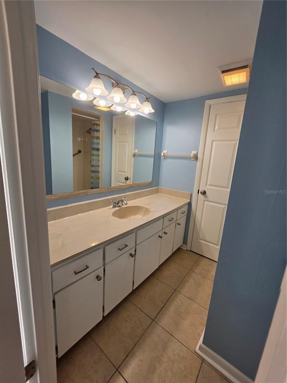 Building Photo - 3824 Saxon Dr