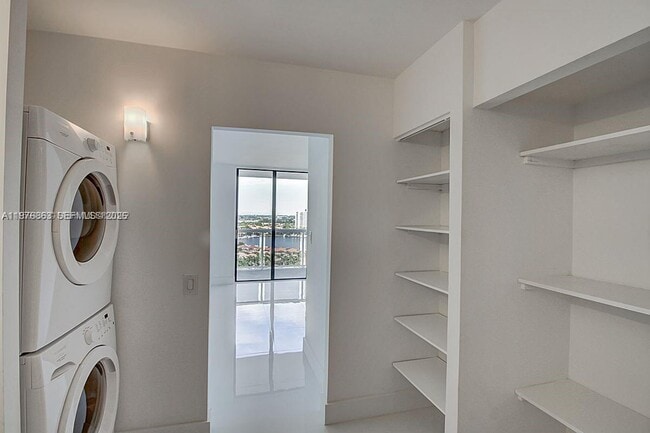 Building Photo - 20505 E Country Club Dr