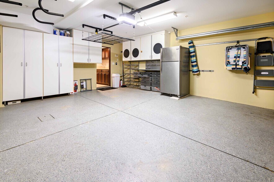 Building Photo - 319 33rd St