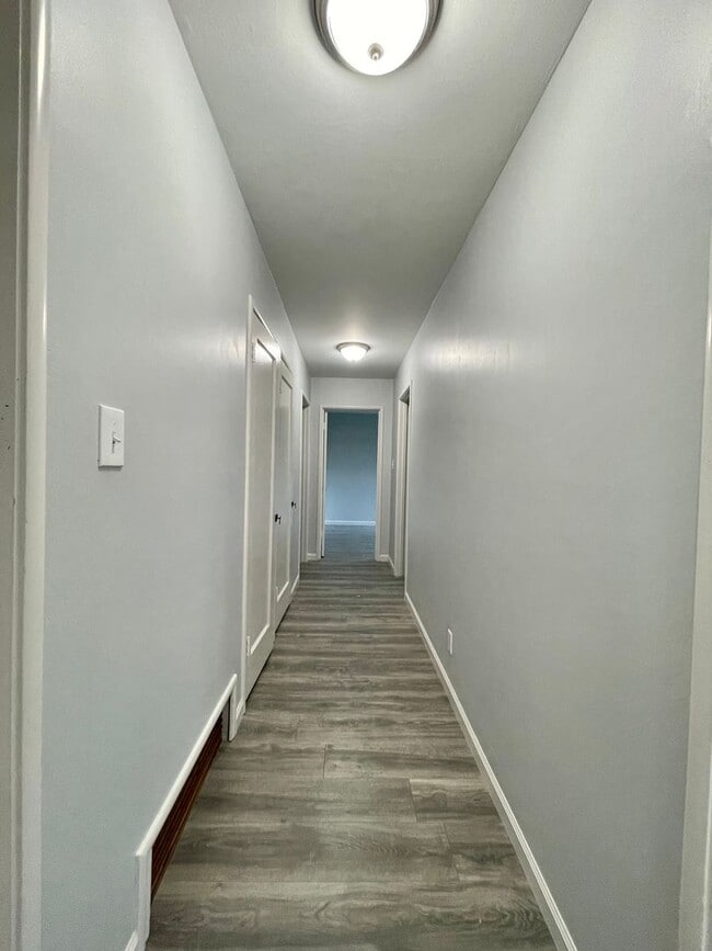 Building Photo - 4 Bedroom, 2 Bath - Santa Clara